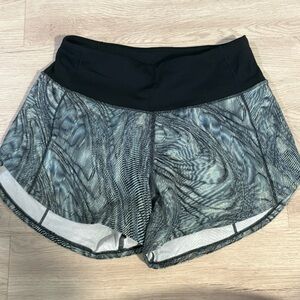 Lululemon Women's Black and Gray Patterned Shorts